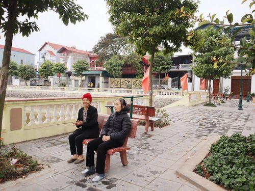 Hạ tầng phát triển giúp cuộc sống người dân huyện Đông Anh thuận lợi hơn.