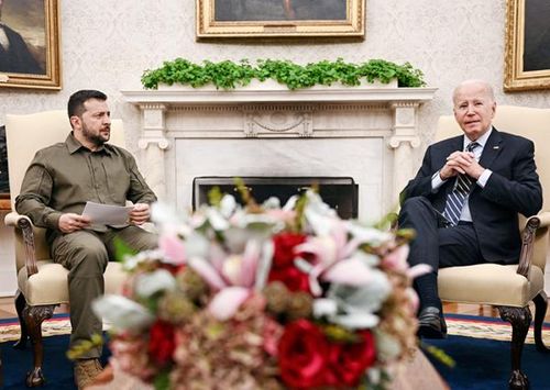 Tổng thống Ukraine Volodymyr ZeLensky trong cuộc gặp Tổng thống Mỹ Joe Biden tại Nhà Trắng.