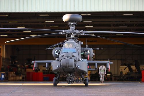 Chính phủ Israel mới đây đã yêu cầu Mỹ cung cấp máy bay trực thăng vũ trang AH-64 Apache đã qua sử dụng, có thể đó là phiên bản cải tiến AH-64D Longbow.