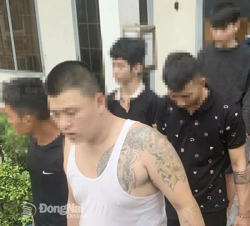5 đối tượng bị Công an H.Trảng Bom bắt giữ. Ảnh: Hoàng Nam