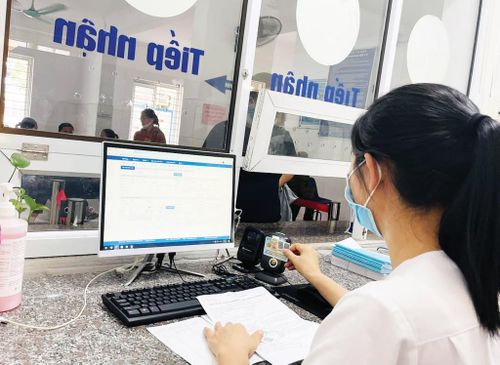 Sử dụng căn cước công dân gắn chíp và VNeID trong khám, chữa bệnh tạo thuận lợi cho người dân.