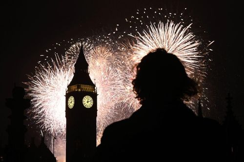 Màn pháo hoa mãn nhãn cùng Tháp đồng hồ Big Ben, London