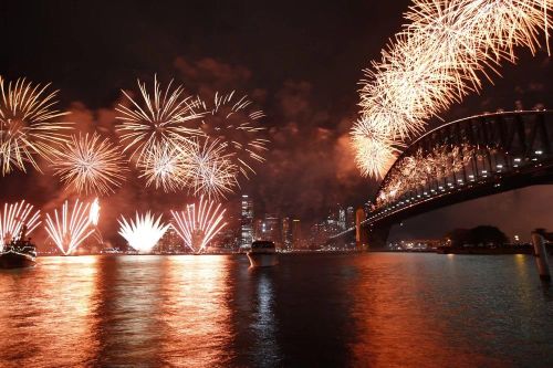  Trình diễn pháo hoa đón Năm mới tại Cầu cảng Sydney, Australia, ngày 1/1/2024. (Ảnh: THX/TTXVN) 