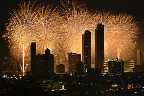  Trình diễn pháo hoa đón Năm mới tại Bangkok, Thái Lan, ngày 1/1/2024. (Ảnh: AFP/TTXVN) 
