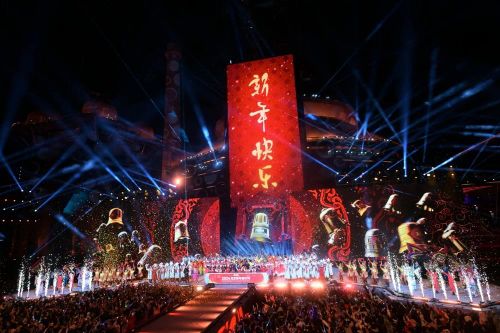  Biểu diễn nghệ thuật chờ đón Năm mới tại Bắc Kinh, Trung Quốc, ngày 31/12/2023. (Ảnh: AFP/TTXVN) 