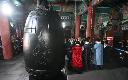  Lễ rung chuông đón mừng Năm mới tại Seoul, Hàn Quốc, ngày 1/1/2024. (Ảnh: AFP/TTXVN) 
