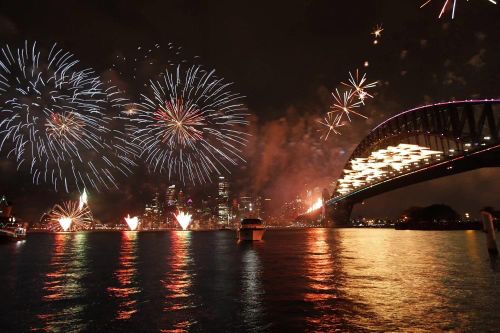  Trình diễn pháo hoa đón Năm mới tại Cầu cảng Sydney, Australia, ngày 1/1/2024. (Ảnh: THX/TTXVN) 