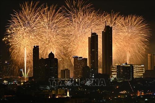 Trình diễn pháo hoa đón Năm mới tại Bangkok, Thái Lan, ngày 1/1/2024. Ảnh: AFP/TTXVN