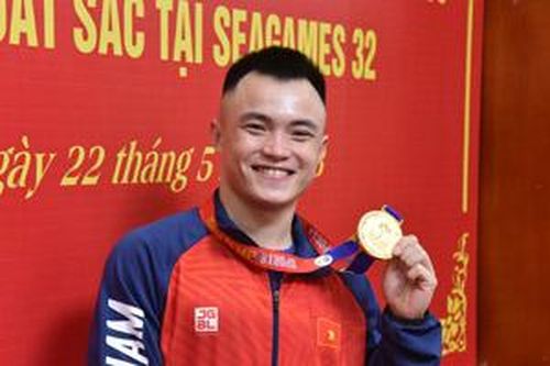 “Năm 2023 là năm đáng nhớ trên con đường sự nghiệp khi tôi đã vượt qua chính mình để đoạt được những thành tích cao hơn. Tại Giải vô địch Wushu quốc gia, tôi đã đoạt được 2 huy chương vàng; tiếp đó là 2 huy chương vàng tại Giải vô địch Wushu các đội mạnh. Bước tiến lớn nhất mà tôi đạt được đó là tại Đại hội thể thao Đông Nam Á (SEA Games 32). Với quyết tâm “đổi màu” huy chương, tôi đã thành công và đoạt được tấm huy chương vàng và một huy chương đồng. Dù vậy, tôi vẫn cảm thấy tiếc nuối khi tại Đại hội thể thao Châu Á (ASIAD 19) và Giải vô địch Wushu thế giới tại Mỹ (11/2023), tôi chưa đoạt được huy chương. Song các giải đấu thực sự là nơi tôi học hỏi được rất nhiều kinh nghiệm và kỹ năng thi đấu quý báu. Năm 2024, tôi sẽ tiếp tục nâng cao năng lực chuyên môn của mình để vươn tới những mục tiêu mà mình chưa đạt được trong năm 2023 vừa qua”.