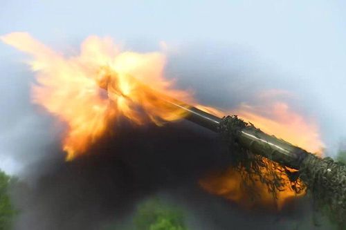 Pháo tự hành Msta-S sau một số cải tiến đã có khả năng bắn tới 10 phát mỗi phút, bên cạnh đó nó còn nhận được hệ thống điều khiển hỏa lực và dẫn đường nâng cấp, giúp cải thiện độ chính xác và kèm theo khả năng hiển thị bản đồ điện tử khu vực chiến trường.