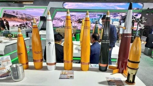 Các loại đạn pháo 155 mm đang được Ấn Độ sản xuất.