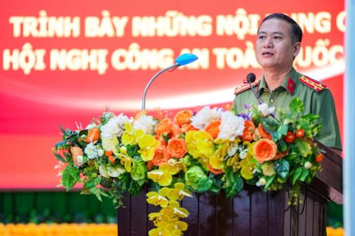 Đại tá Nguyễn Thế Hùng phát biểu khai mạc hội nghị