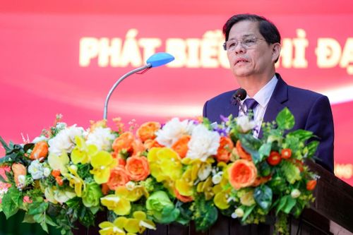 Ông Nguyễn Tấn Tuân phát biểu tại hội nghị.