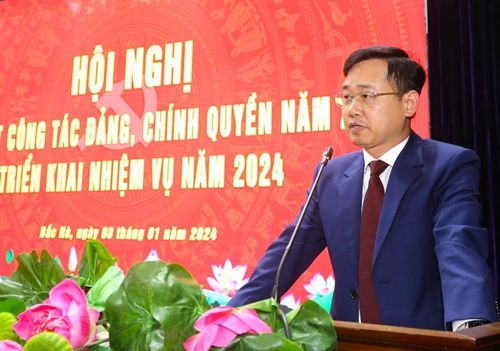  Bí thư Huyện ủy Bắc Hà Nguyễn Duy Hòa phát biểu khai mạc hội nghị. 