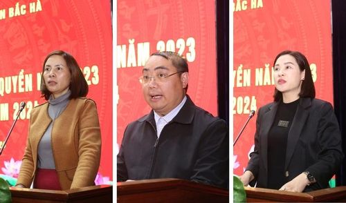  Đại biểu các xã tham luận tại hội nghị. 