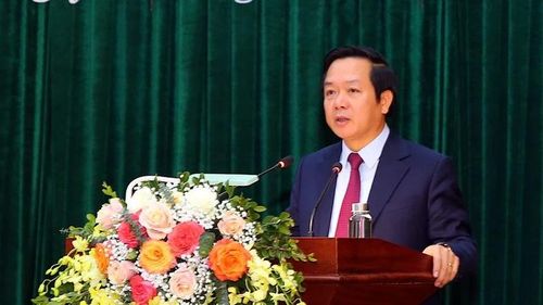 Đồng chí Chủ tịch Ủy ban nhân dân tỉnh Ninh Bình Phạm Quang Ngọc kết luận hội nghị. (Ảnh: ANH TUẤN)