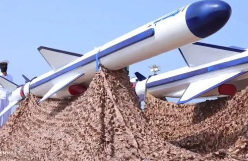 Tên lửa hành trình chống hạm Al Mandab 2 của Houthi. Ảnh: Warzone
