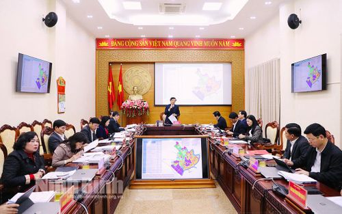 Đồng chí Đoàn Minh Huấn, Ủy viên Trung ương Đảng, Bí thư Tỉnh ủy chủ trì hội nghị.
