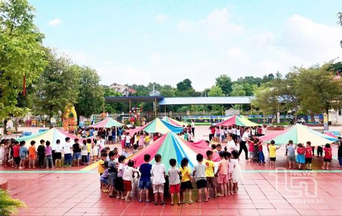 Trường Mầm non Hồng Tiến 1 (TP. Phổ Yên) đã đạt chuẩn Quốc gia mức độ 2, có đầy đủ cơ sở vật chất đáp ứng nhu cầu học tập, vui chơi và hoạt động trải nghiệm của trẻ.