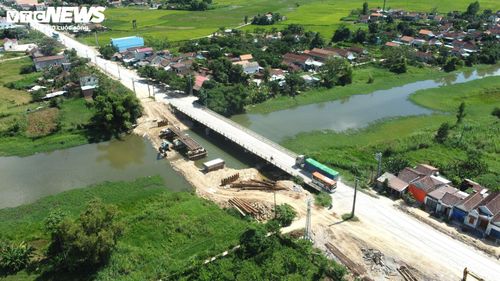 Tổng mức đầu tư khoảng 155,8 triệu USD (hơn 3.600 tỷ đồng), thời gian thi công từ tháng 8/2021, dự kiến hoàn thành tháng 6/2023. Tuy nhiên, trước nhiều vướng mắc, khó khăn khi triển khai, mới đây dự án này đã được phê duyệt điều chỉnh chủ trương đầu tư kéo dài thời gian thực hiện đến ngày 31/12/2024. 