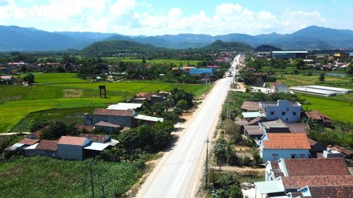 Hiện, UBND huyện Tây Sơn đã bàn giao mặt bằng toàn tuyến chính cho chủ đầu tư. Đối với hệ thống điện, huyện Tây Sơn đã bàn giao 89/92 vị trí móng trụ, còn 3 trụ nằm trên và dưới cầu Ba La do hộ dân chưa thống nhất giá trị bồi thường nên còn vướng mắc. 