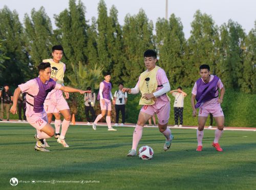 Đội tuyển Việt Nam nỗ lực chuẩn bị cho trận khai màn với Nhật Bản. Ảnh: VFF