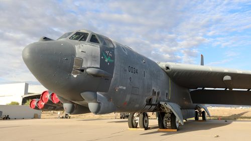 Cổng thông tin Task &amp; Purpose cho hay, để đưa chiếc B-52H "Wise Guy" từ kho dự trữ trở lại phục vụ, người Mỹ cần 2 năm thời gian và 10 nghìn giờ làm việc.
