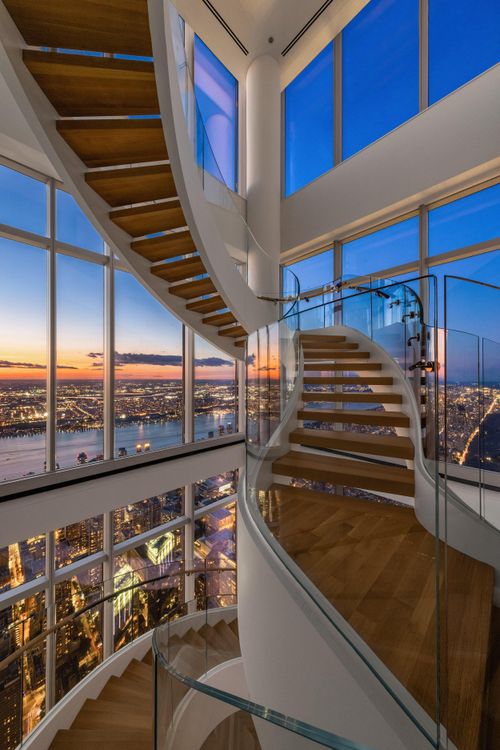 Nhưng sau một năm ế ẩm trên thị trường, hiện căn penthouse đã "rớt giá" còn 195 triệu USD, nên sẽ không thể lập kỷ lục "căn hộ đắt nhất thế giới" nữa, trừ khi có sự tăng giá trở lại. Tuy nhiên, đây vẫn là căn hộ dân cư cao nhất nước Mỹ tính tới thời điểm hiện tại.