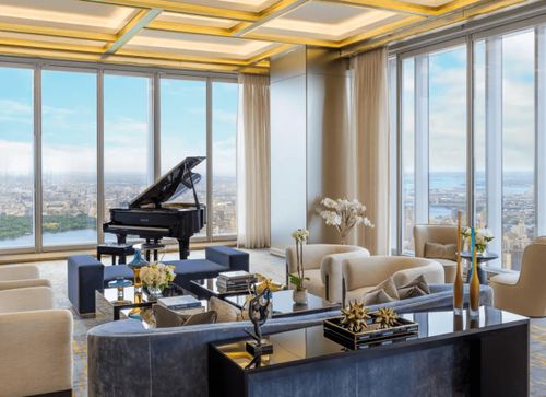 Ở tầng 100 là Central Park Club, một câu lạc bộ riêng dành cho cư dân nằm cao nhất thế giới.