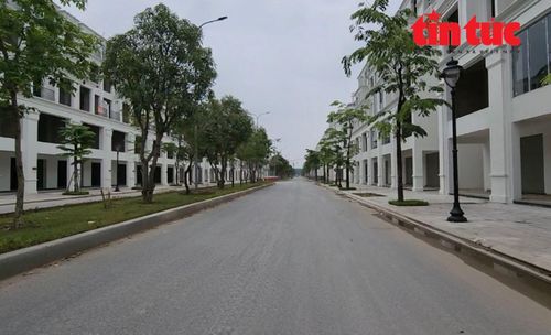 Tuyến đường biệt thự liền kề trị giá bạc tỷ của Khu đô thị Hinode Royal Park bên ngoài dự án khu đô thị.
