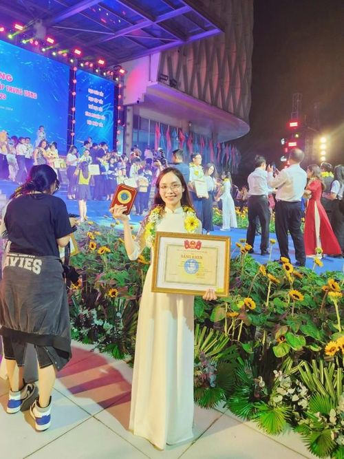 Nga vinh dự khi là 1 trong 96 cá nhân tiêu biểu toàn quốc đạt giải thưởng Sao Tháng Giêng 2023.
