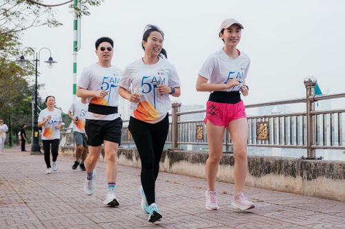 Những người dậy sớm thường tập trung tốt hơn, tỉnh táo hơn và tràn đầy năng lượng trong suốt cả ngày.