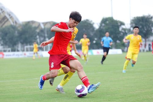 U19 PVF tạo ra thế trận áp đảo hơn.