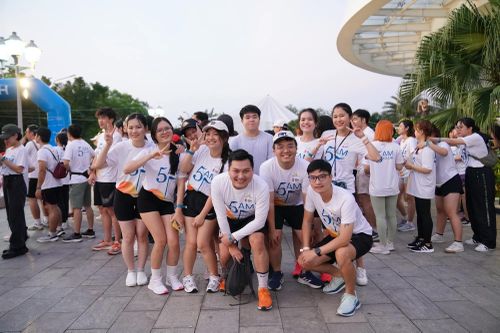 Những người tham gia đã đến rất sớm để check in và tham gia các hoạt động fun-run và yoga từ 5 giờ đến 7 giờ 30 phút sáng.