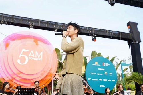 Ca sĩ 16Typh góp giọng tại concert (Nguồn: Vietecera)