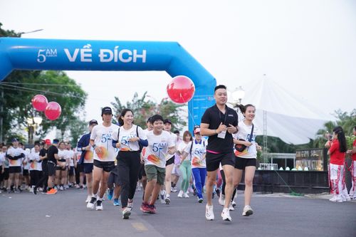  Hoạt động chạy buổi sáng thu hút nhiều bạn trẻ tham gia 