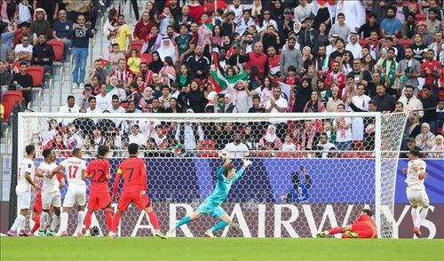 Tình huống Alarab (5) ghi bàn gỡ hòa 1-1 cho Jordan ở hiệp 1. Ảnh: Hoàng Linh/PV TTXVN từ Qatar