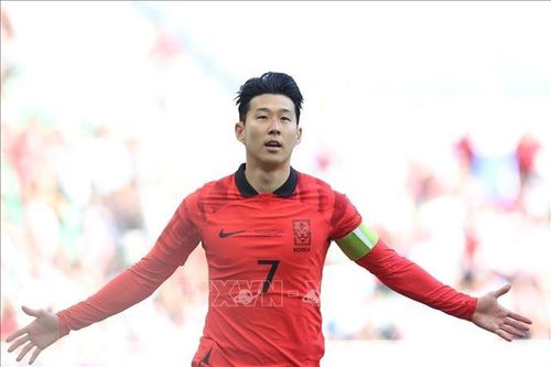 Tiền đạo Son Heung-min ăn mừng sau khi ghi bàn thắng mở tỷ số cho Hàn Quốc từ chấm 11m. Ảnh: Hoàng Linh/PV TTXVN từ Qatar