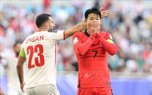 Tiền đạo Son Heung-min tiếc nuối sau khi bỏ lỡ cơ hội ghi bàn cho đội tuyển Hàn Quốc.Ảnh: Hoàng Linh/PV TTXVN từ Qatar