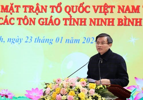 Bí thư Tỉnh ủy Đoàn Minh Huấn phát biểu tại buổi gặp mặt, giao lưu.