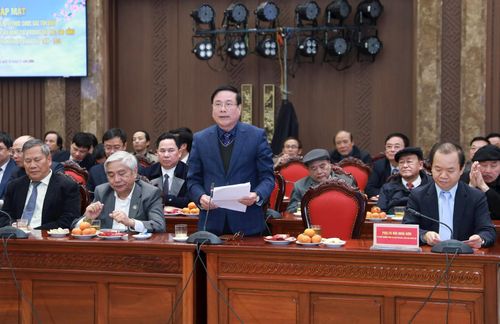 NSND Trần Quốc Chiêm - Chủ tịch Hội Liên hiệp Văn học Nghệ thuật Hà Nội phát biểu tại buổi gặp mặt.