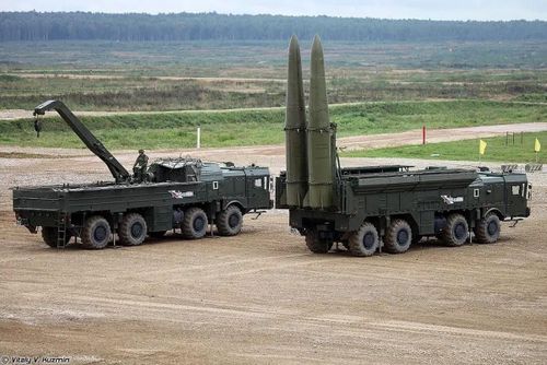 Hơn nữa, trong khi các đơn vị Nga đã tiến hành phóng nhiều tên lửa 9K720 từ hệ thống Iskander vào các mục tiêu của Ukraina để tối đa hóa thương vong, thì đầu đạn lớn hơn nhiều của KN-23B có thể cho phép Quân đội Nga đạt được số lượng thiệt hại tương đương một cách hiệu quả hơn nhiều.