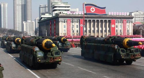 Điều này không chỉ khiến tên lửa KN-23 cực kỳ khó bị phát hiện hoặc theo dõi, mà còn cho phép chúng sử dụng vây để cơ động tốt hơn nhiều so với tên lửa trên quỹ đạo đạn đạo tiêu chuẩn.