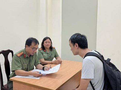 Đối tượng Yang Xianfei tại Cơ quan Công an.