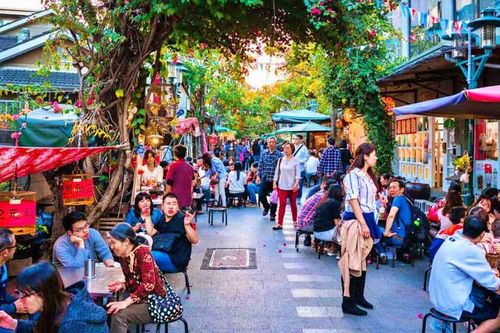 Phố đi bộ Fuzhong ở Đài Nam, Đài Loan là một điểm đến thu hút nhiều cư dân và du khách tới trải nghiệm. Ảnh: ytravelblog
