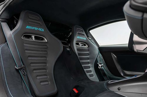 Tất nhiên là hãng xe Đức chưa bao giờ công bố mức giá chính xác của siêu xe Mercedes-AMG One, nhưng mức giá được đồn đoán từ 2 đến 3 triệu USD; con số này gần nửa giá đại lý F1rst Motors chào bán