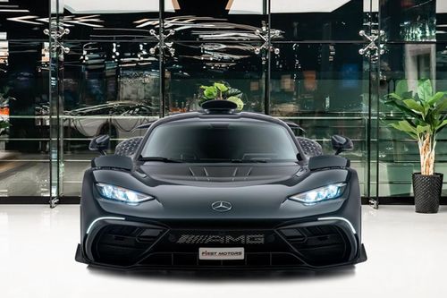 F1rst Motors không cung cấp bất kỳ thông tin nào về nguồn gốc của Mercedes-AMG One chạy siêu lướt đã qua sử dụng và chiếc xe được tuyên bố có odo ở mức 0 dặm. Điều này khá lạ bởi dù sao chiếc xe cũng phải có xê dịch, đồng nghĩa odo sẽ phải vượt qua con số 0 dặm.