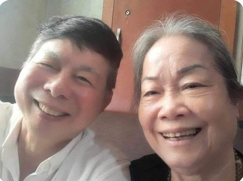 Tác giả và cô giáo Hoàng Minh Tâm tại quê nhà TP Ninh Bình tháng 3/2023