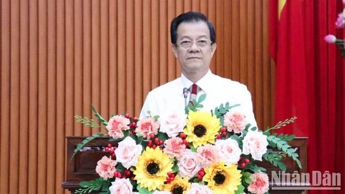 Đồng chí Lê Hồng Quang phát biểu tại buổi họp mặt.