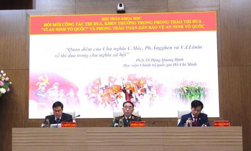 Thứ trưởng Trần Quốc Tỏ, Phó Giám đốc Học viện Chính trị quốc gia Hồ Chí Minh Hoàng Phúc Lâm và Trưởng Ban TĐKT Trung ương Phạm Huy Giang đồng chủ trì hội thảo.